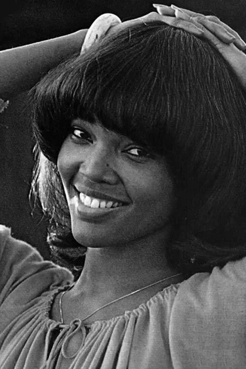 Judy Cheeks interpretando a Deborah