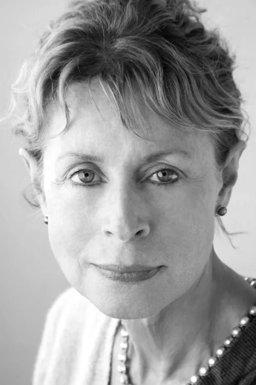 Judy Morris interpretando a Miss Russell