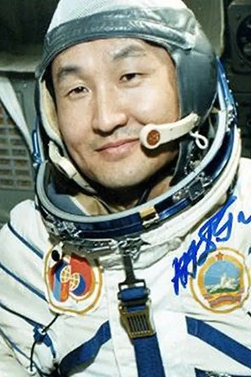 Sigmund Jähn ha trabajado con Jügderdemidiin Gürragchaa en 1 ocasiones