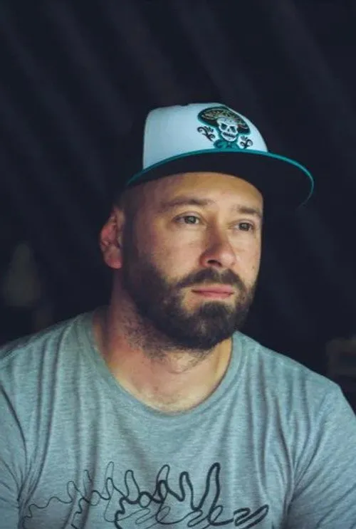 Raymond Leriche ha trabajado con Jules Falardeau en 1 ocasiones