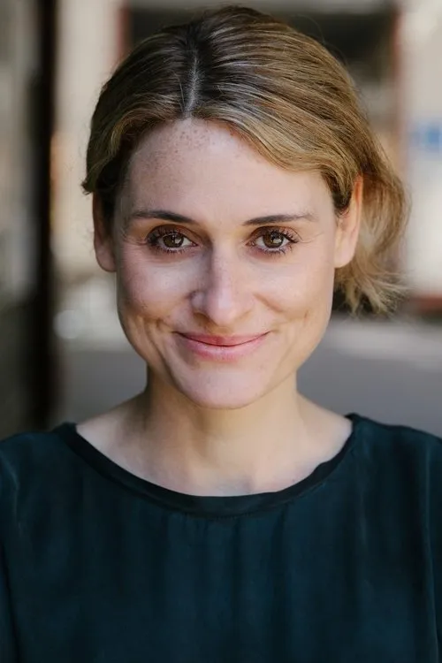 Julia Becker interpretando a Steffi