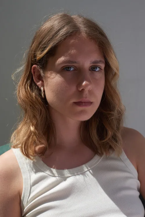 Lili Vetlényi ha trabajado con Júlia Csaplár en 1 ocasiones