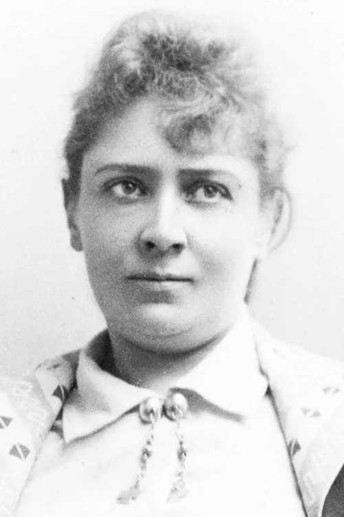 Julia Håkansson interpretando a Fru Bärn, Elisabets mor