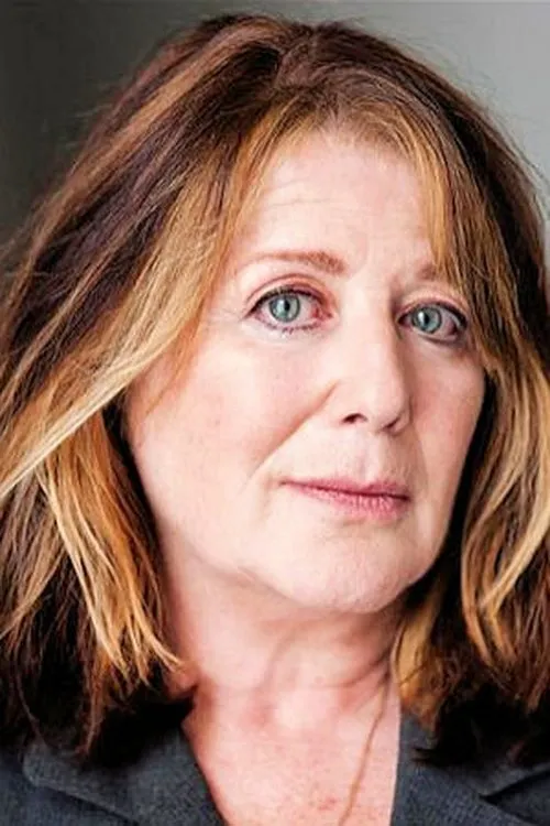 Julia Swift interpretando a Sarah Cohen