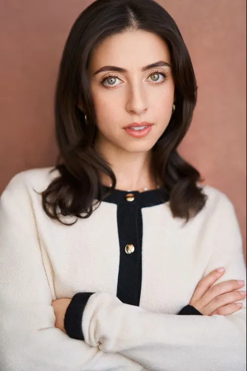 Shannon Dee ha trabajado con Julia Tolchin en 1 ocasiones