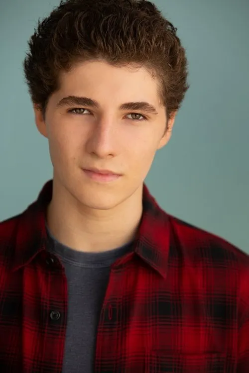 Julian Feder interpretando a Po