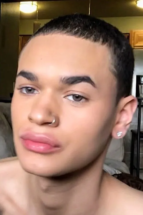 Julian Haze interpretando a 