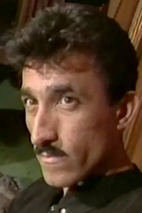 Julianne James ha trabajado con Julian James en 4 ocasiones