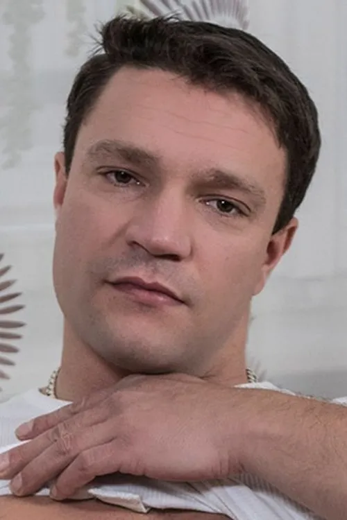 Julian Robson interpretando a 