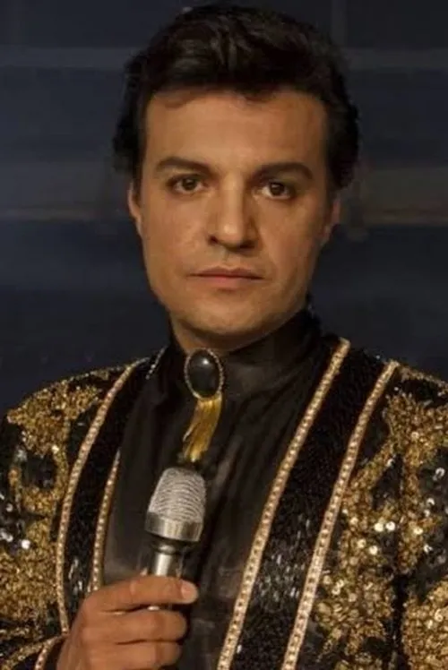 Julián Román — personaje: Juan Gabriel