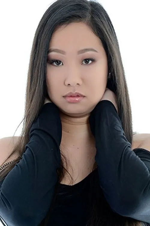 Juliana Kametani interpretando a Denise