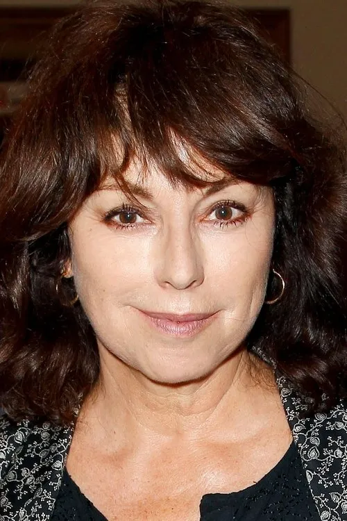 Julie Arnold interpretando a Marthe