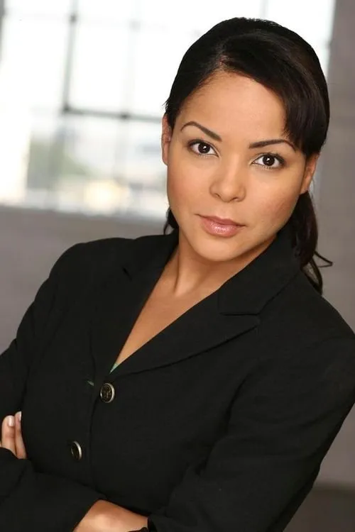 Julie Dickens interpretando a Tracy