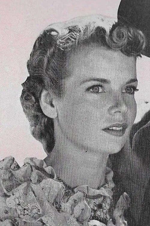 Julie Duncan interpretando a Dorrie Bishop