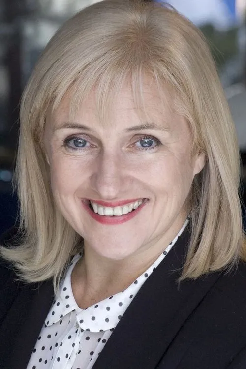 Julie Hannan interpretando a Waitress