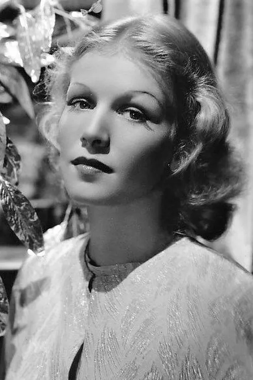 Julie Haydon interpretando a Joan Stanton