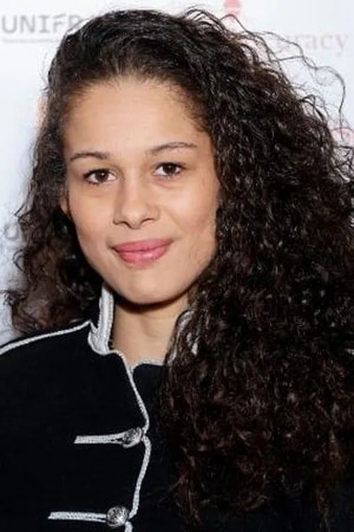 Julie Ledru interpretando a Self