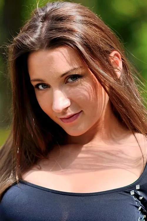 Julie Skyhigh interpretando a 