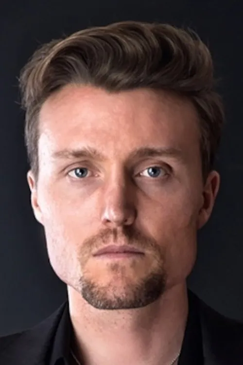 Julien Grei interpretando a 