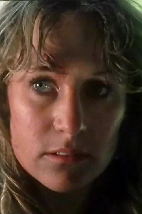 Juliet Hammond-Hill interpretando a Emilie