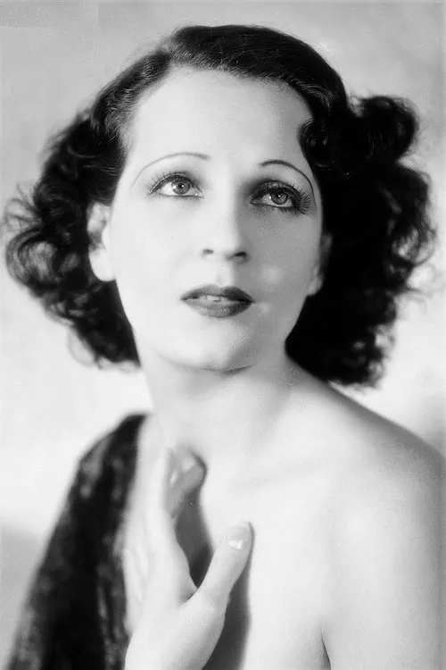 Juliette Compton interpretando a Paula Norcross