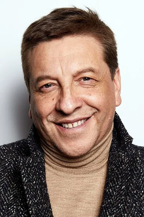 Julio César Rodríguez interpretando a Mateo