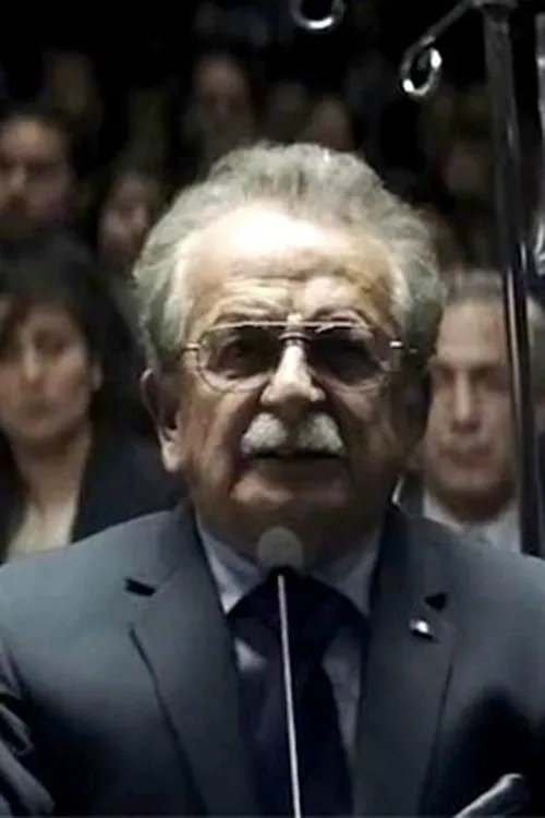 Julio Diaz interpretando a