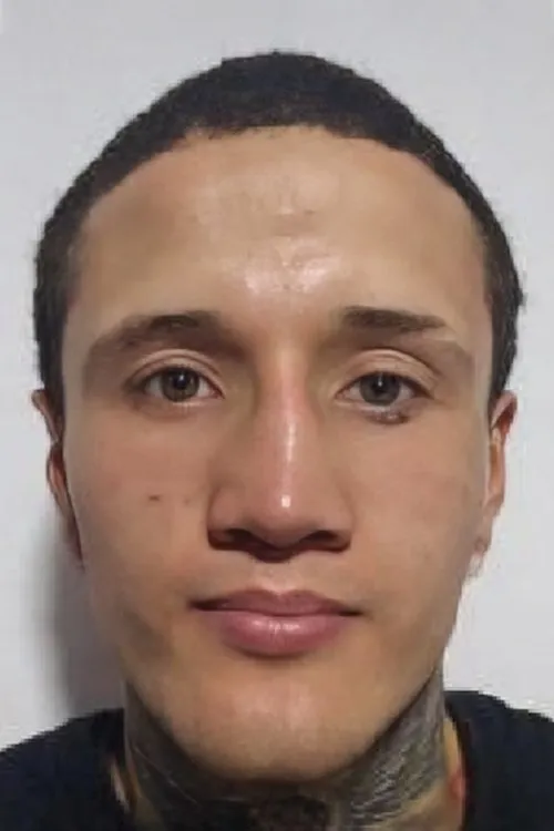 Julio Madera interpretando a Self