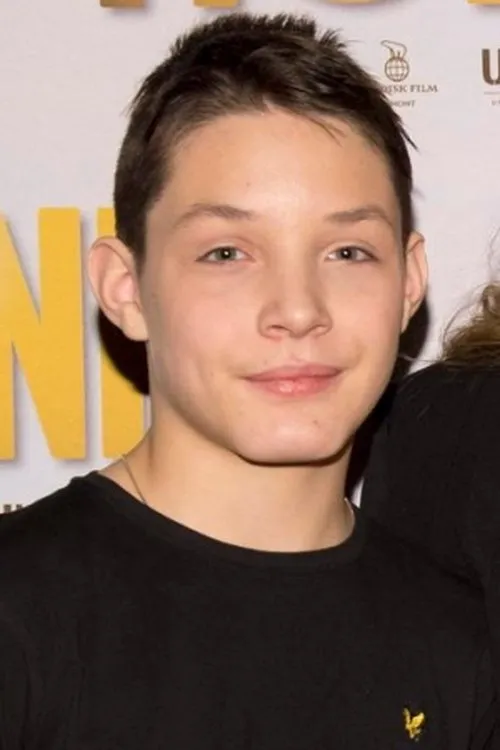 Julius Jimenez Hugoson interpretando a Håkan Bråkan