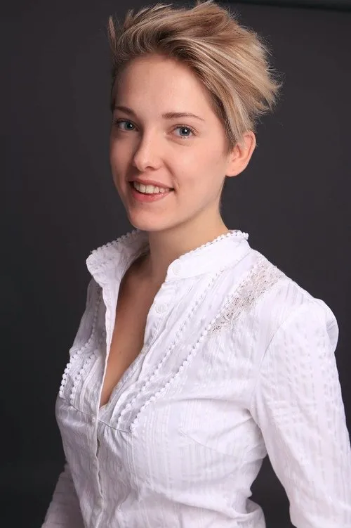 July Janssen en su biografía y filmografía