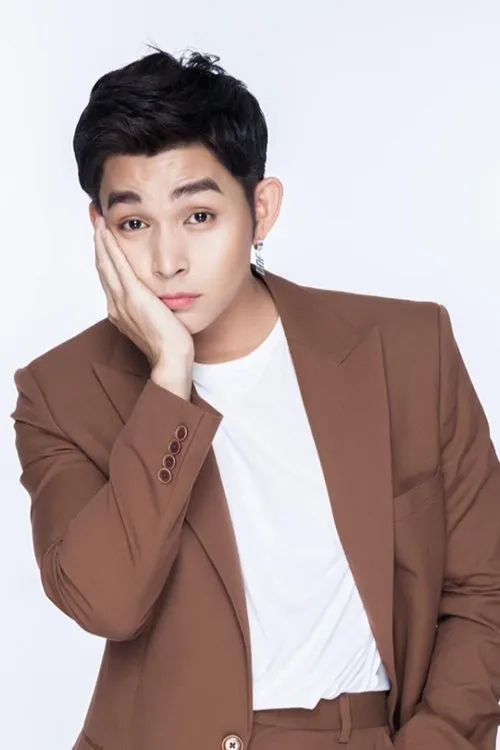 H?u Châu ha trabajado con Jun Phạm en 2 ocasiones