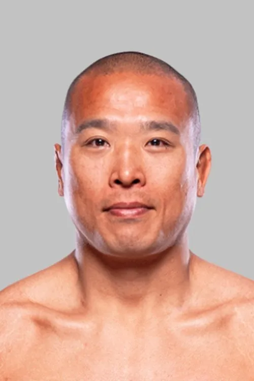 Albert Duraev ha trabajado con Jun Yong Park en 1 ocasiones