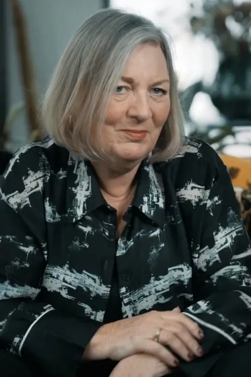 June Miles-Kingston interpretando a Self - Performer