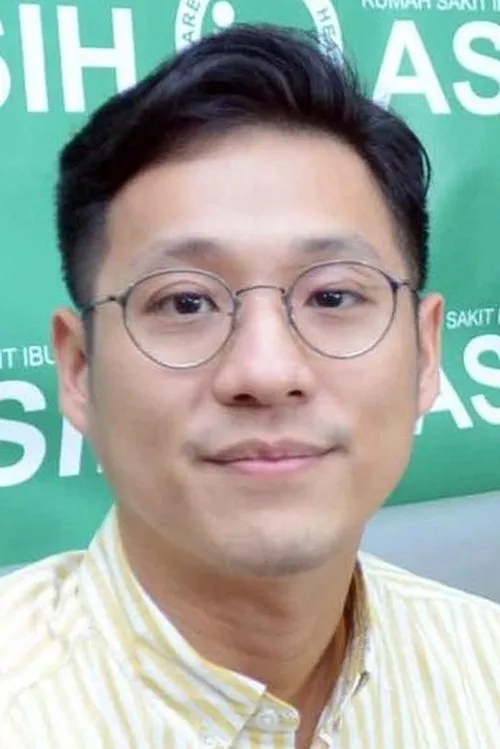 Junior Liem interpretando a Surya