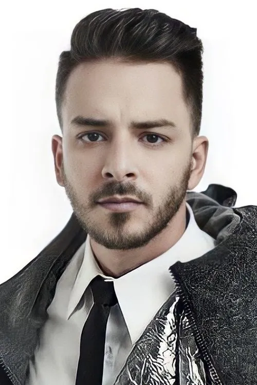 Junior Lima interpretando a Kim