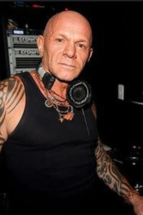 MikeQ ha trabajado con Junior Vasquez en 1 ocasiones