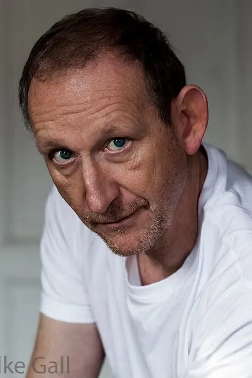 Jürgen Kärcher interpretando a Wolfgang Schnarr