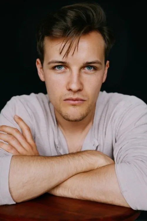 Juri Senft interpretando a Koehler