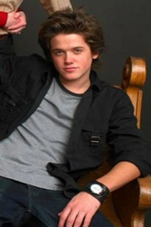 Justin Bradley interpretando a Self