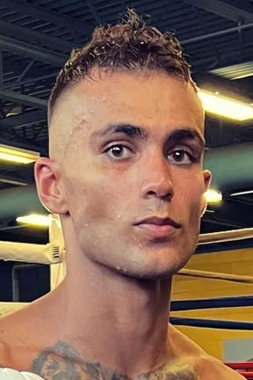 Justin Figueroa interpretando a Self