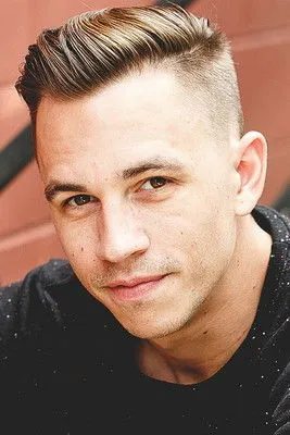 Justin Flom en su biografía y filmografía