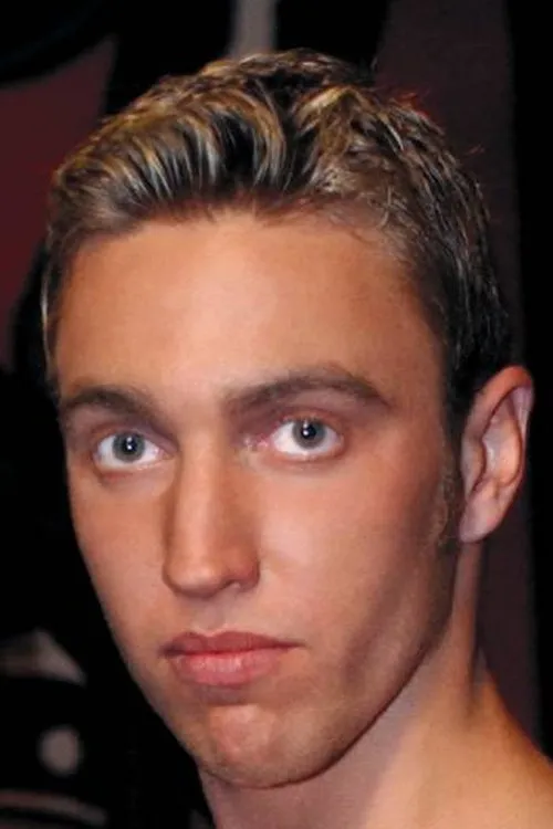 Justin Gemini interpretando a Chick