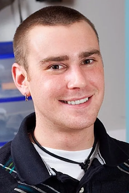 Justin Giles Wilcox interpretando a