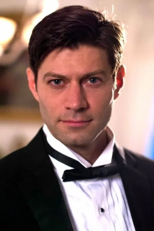 Justin Lebrun interpretando a Julian