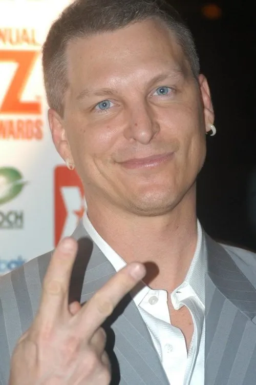 Justin Sterling interpretando a