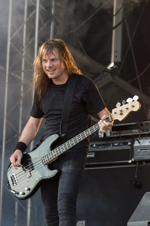 Ryan O'Keeffe ha trabajado con Justin Street en 2 ocasiones