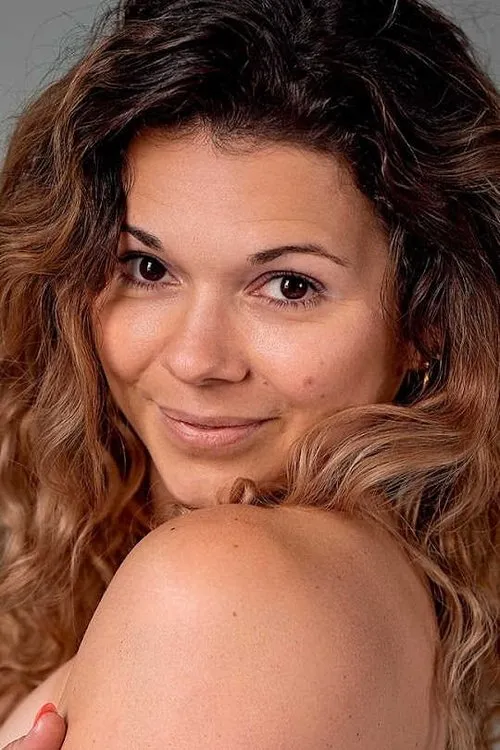 Justine Becattini — personaje: Self (Juju Fitcats)