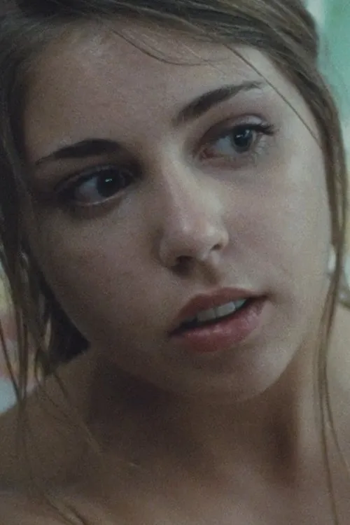 Justine Lerooy interpretando a Natacha