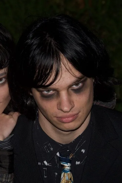 Justine Tristan Dartois interpretando a Self