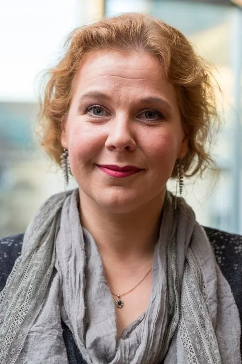 Juuli Lill en su biografía y filmografía